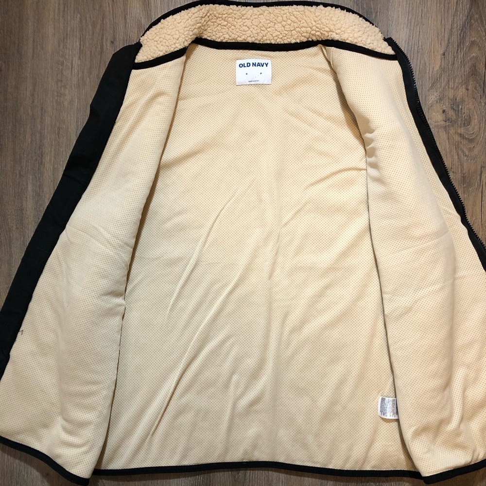 Old Navy Unisex Sherpa Zip Vest - Picture 12 of 17